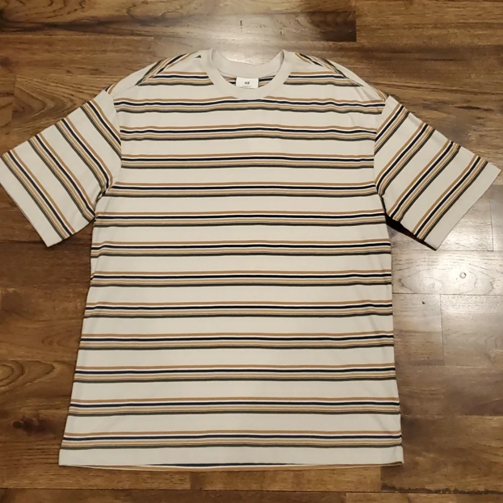 Mens H & M relaxed fit striped shirt size M